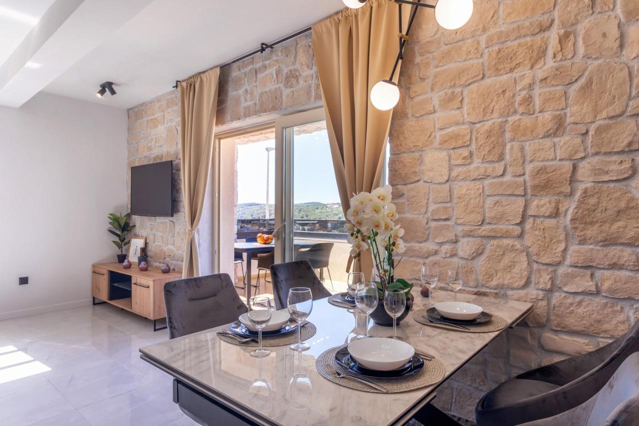 Teona Luxury Apartment With Jacuzzi And Terrace Sea View سالي المظهر الخارجي الصورة